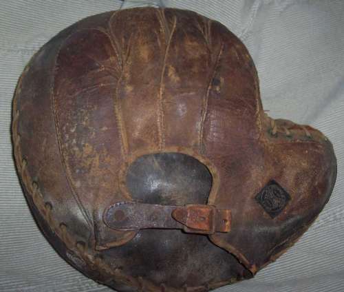 Early 1900's Spalding Crescent Catchers Mitt Back